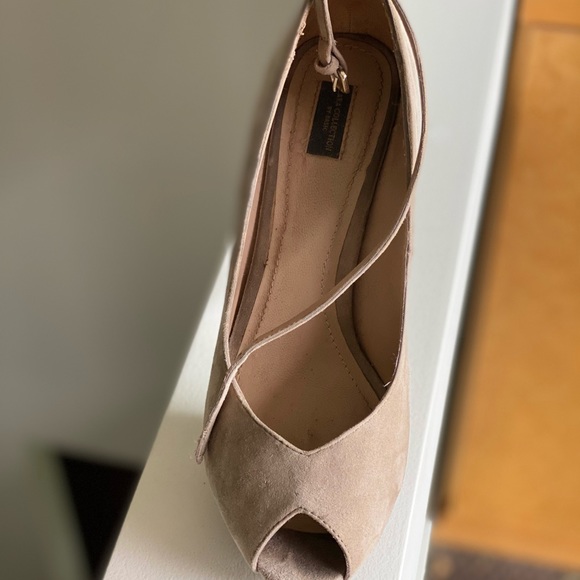 Grey suede heels - Picture 2 of 4